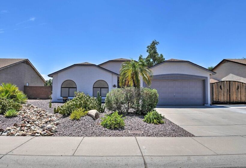 Glendale Home W/ Pool   Walk To Nfl Games!