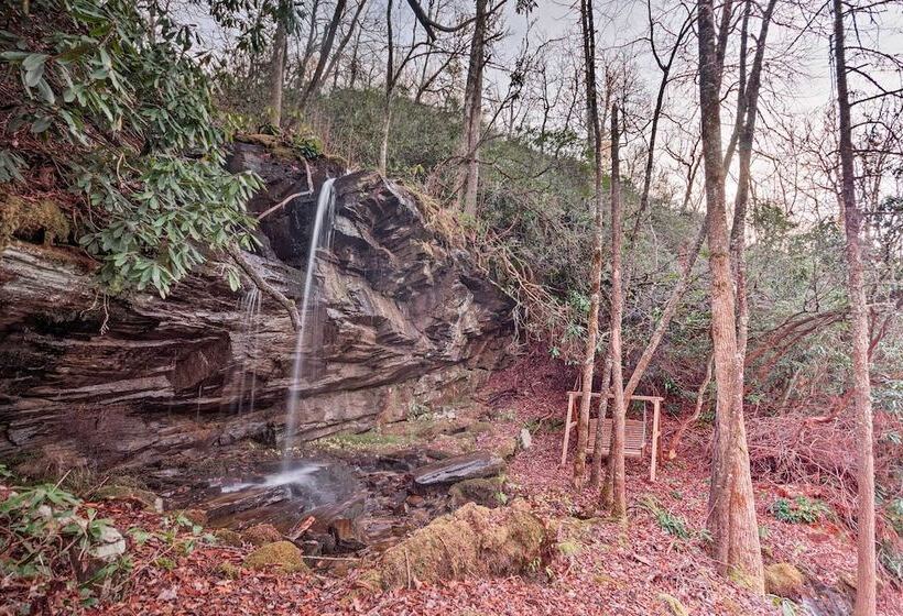Hilltop Cabin On 5 Acres W/ Hot Tub & Waterfall!