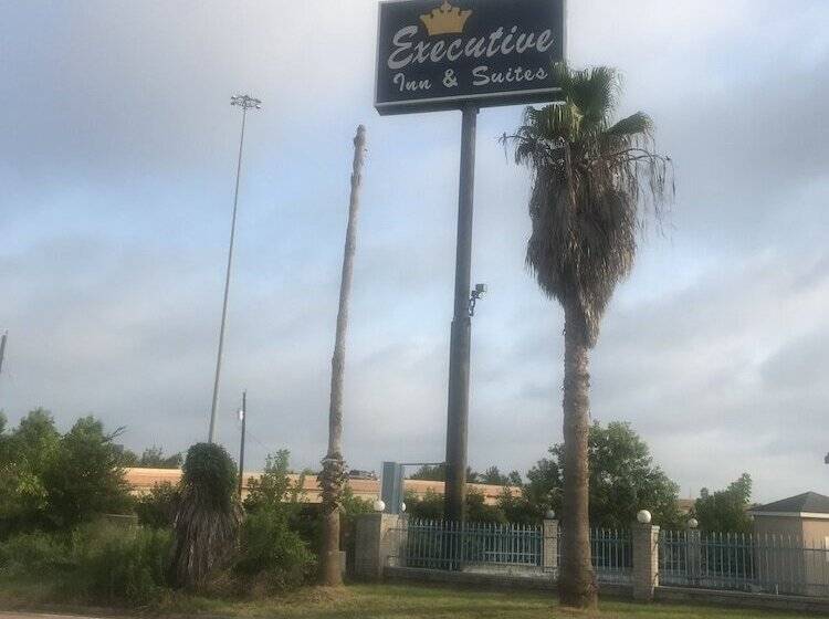 Отель Executive Inn & Suites