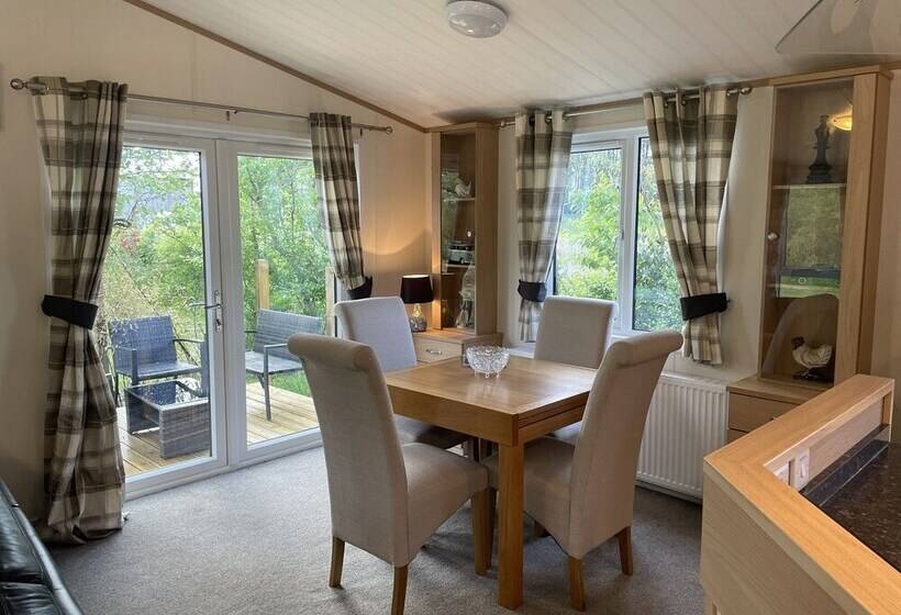 هتل Immaculate 3 Bed Lodge In Otley