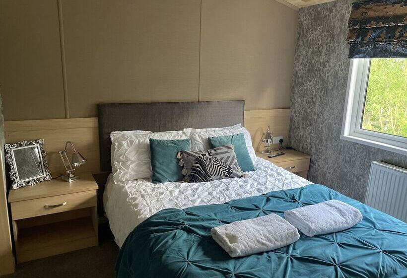 هتل Immaculate 3 Bed Lodge In Otley