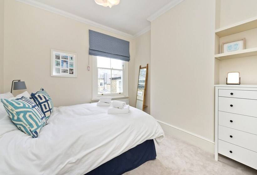 Family Home Near Clapham Common By Underthedoormat