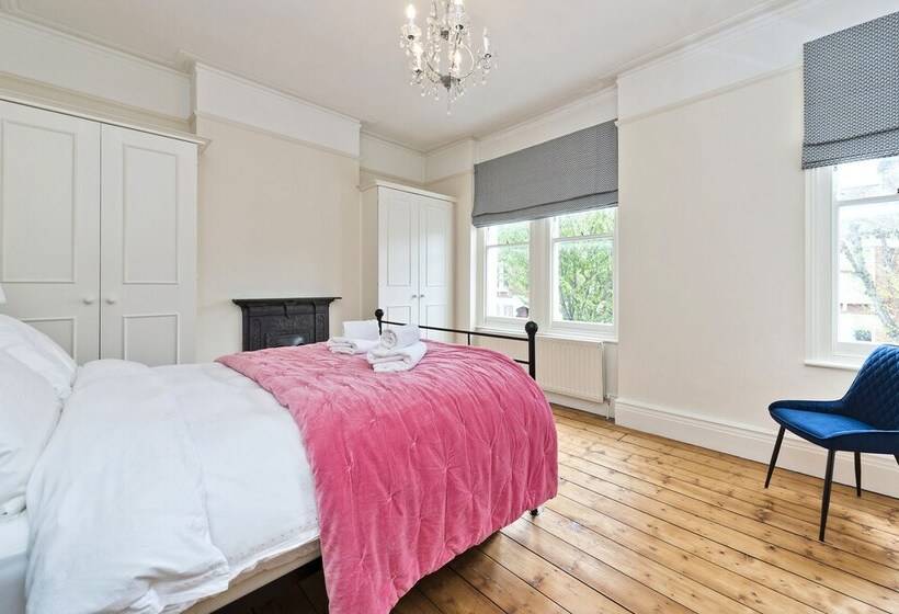 Family Home Near Clapham Common By Underthedoormat