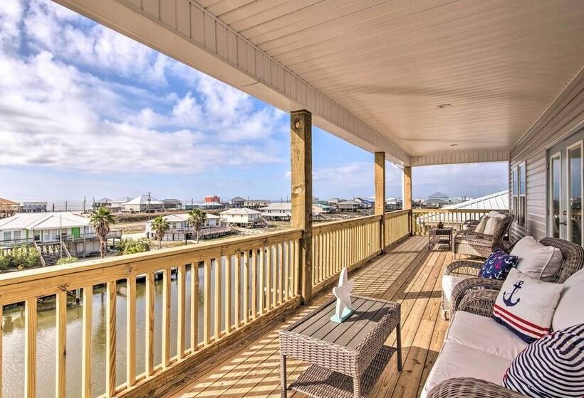 Luxe Stilted Home W/ Kayaks: Walk To Beach