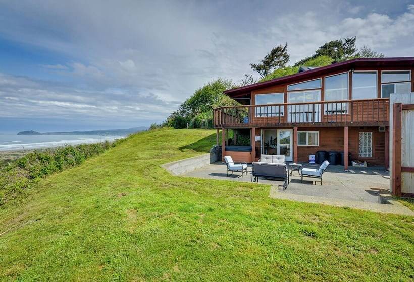 Mckinleyville Getaway W/ Hot Tub & Ocean Views!