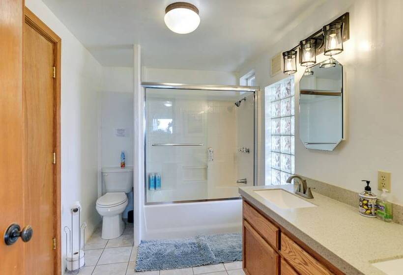 Mckinleyville Getaway W/ Hot Tub & Ocean Views!