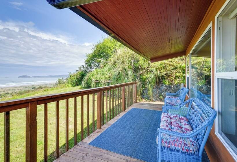 Mckinleyville Getaway W/ Hot Tub & Ocean Views!
