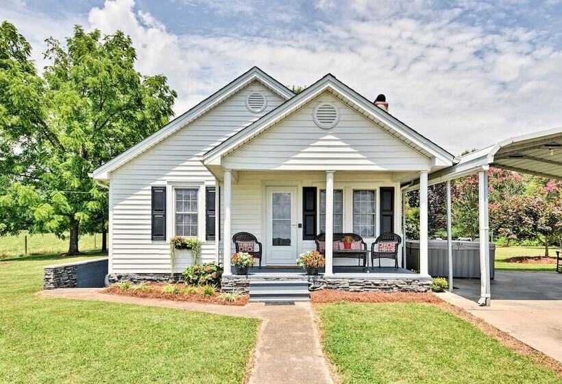Peaceful Elkin Vacation Rental ~ 17 Mi To Mt Airy!