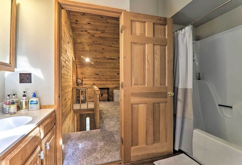 2 Mi To Elk Mountain: Poconos Escape On 11 Acres!