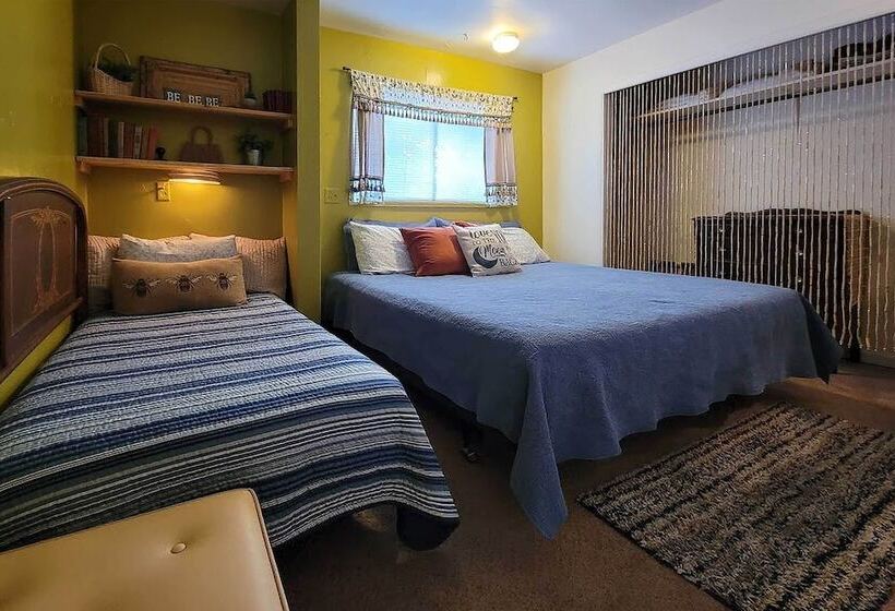 Quaint & Cozy Cottage: 3 Mi To Palisade Wineries!