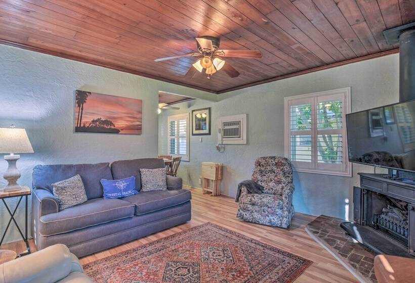 Quiet Crystal Beach Hideaway   Steps To Shoreline!