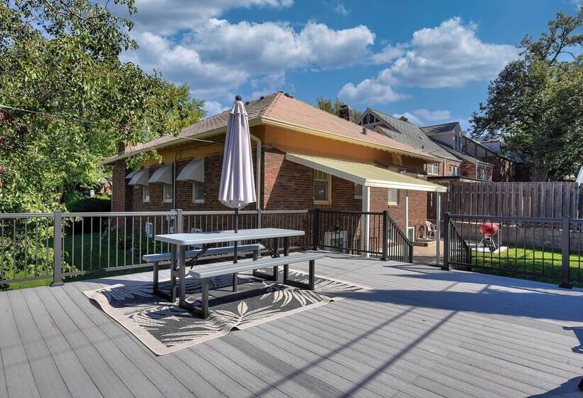 Quiet  Twin Ridge  Omaha House: Screened In Porch!