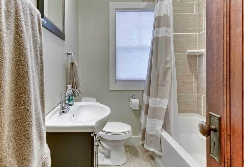 Quiet  Twin Ridge  Omaha House: Screened In Porch!