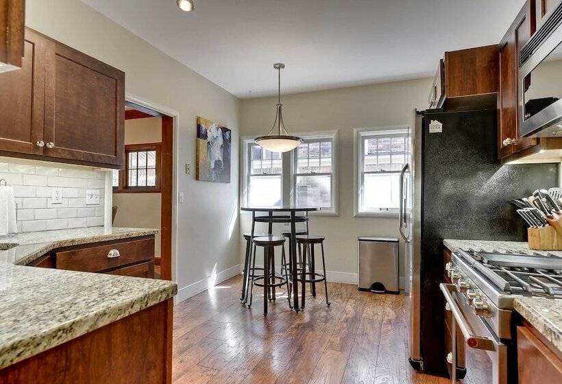 Quiet  Twin Ridge  Omaha House: Screened In Porch!