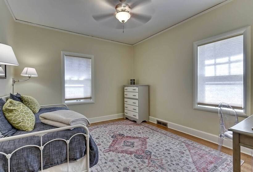 Quiet  Twin Ridge  Omaha House: Screened In Porch!