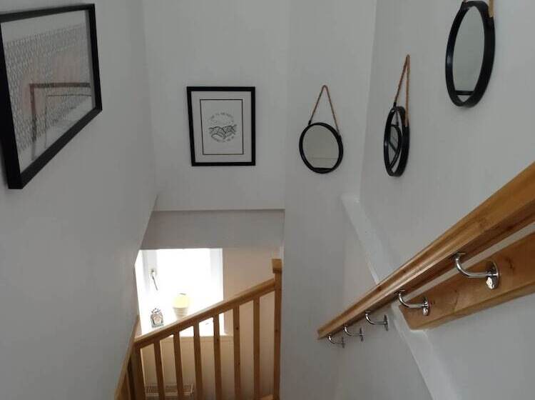 דירת נופש 2 Bedrooms/sleeps 4/free Wifi/parking/outdoor Area