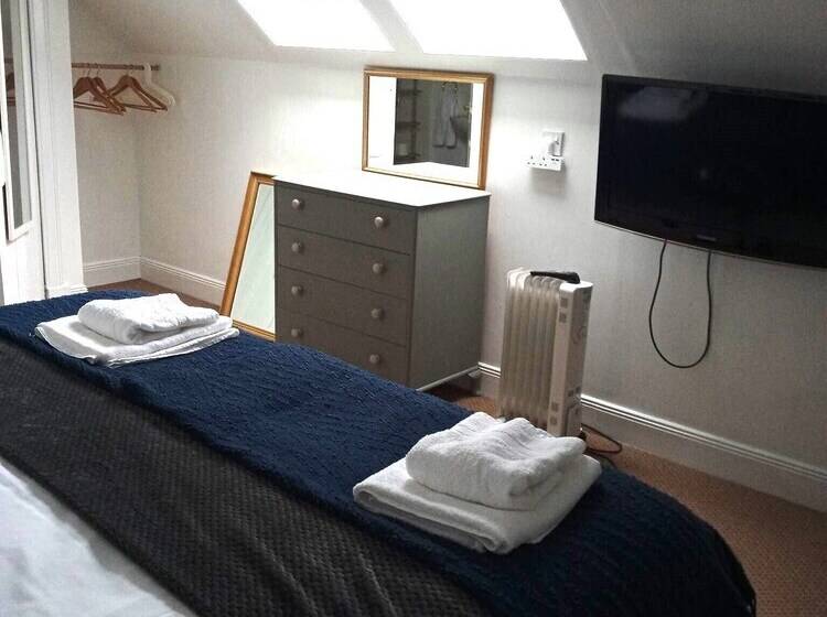 דירת נופש 2 Bedrooms/sleeps 4/free Wifi/parking/outdoor Area