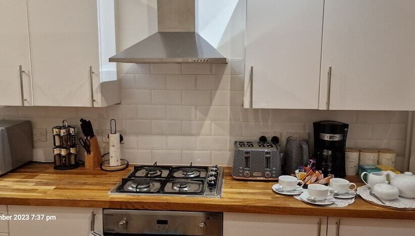 דירת נופש Lakeviews/quietness/parking/longstays/4guests