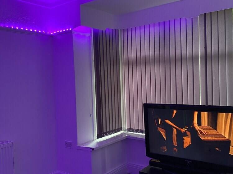 اقامتگاه Sapphire Suites, Stunning 2 Bed House In Bradford