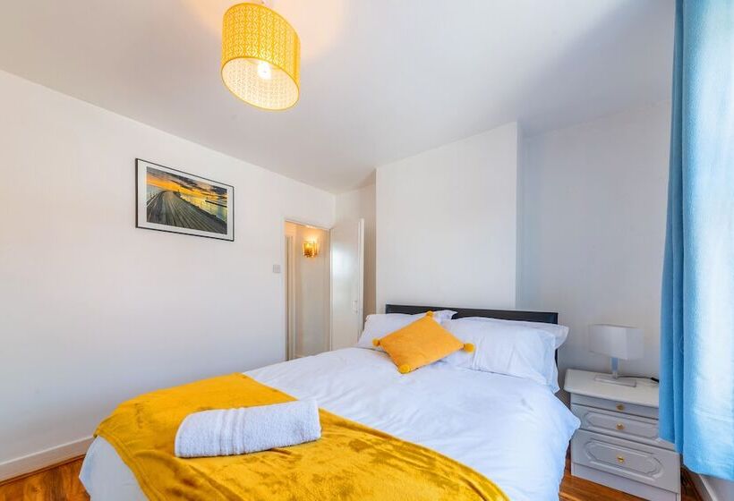 レジデンス Stylish 3 Bed House With Free Parking & Wifi