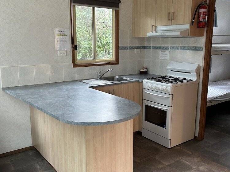 منتجع Long Jetty Caravan Park