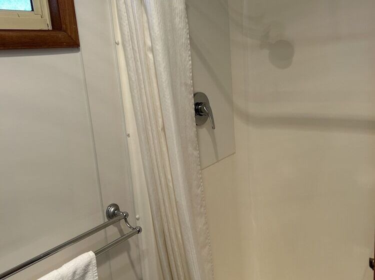 منتجع Long Jetty Caravan Park