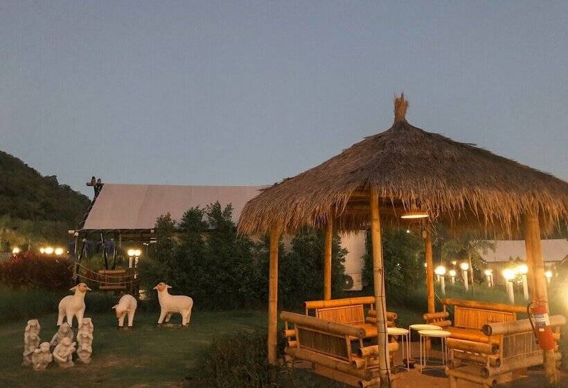 استراحتگاه Mont Blanc Glamping Khao Yai