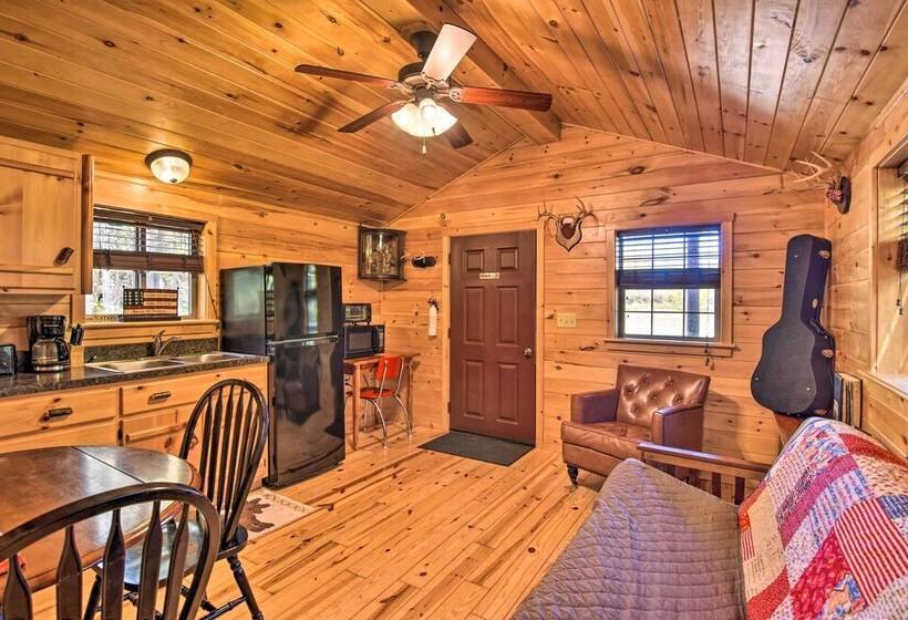 Rural Cabin Hideaway W/ Fire Pit & Mtn Views!