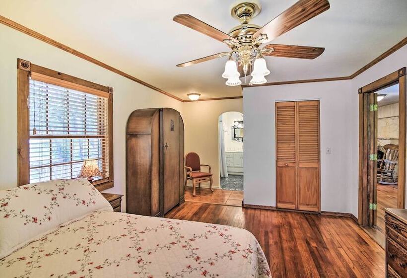 Countryside Cottage: 17 Mi To Downtown San Antonio