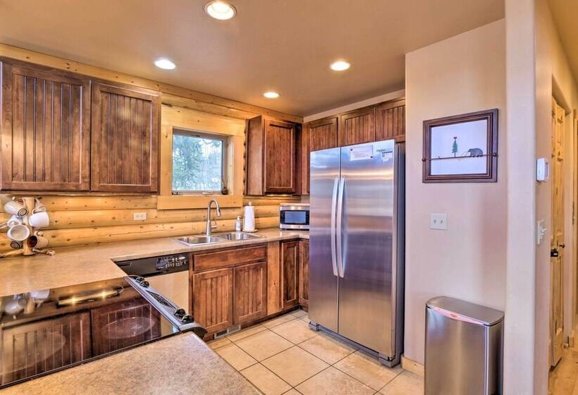 Secluded Alma Log Cabin W/ Hot Tub & Mountain View