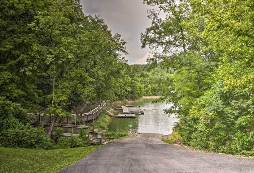 Sevierville Cabin W/ Lake Access & Private Hot Tub