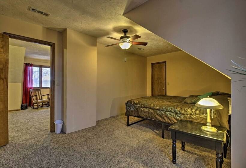 Tranquil Family Home W/ Yard, 14 Mi To Springfield