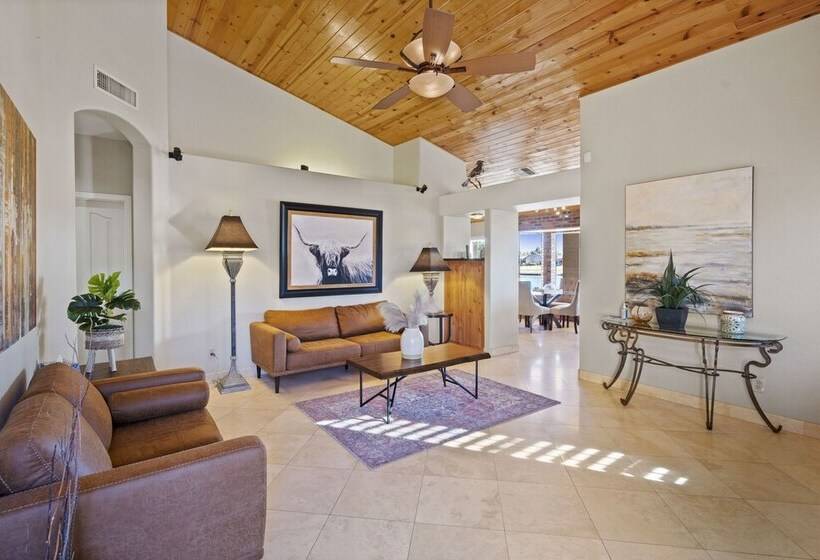Upscale Phoenix Oasis W/ Small Private Pool & Spa!