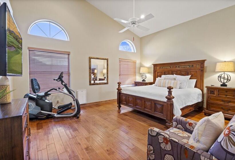 Upscale Phoenix Oasis W/ Small Private Pool & Spa!