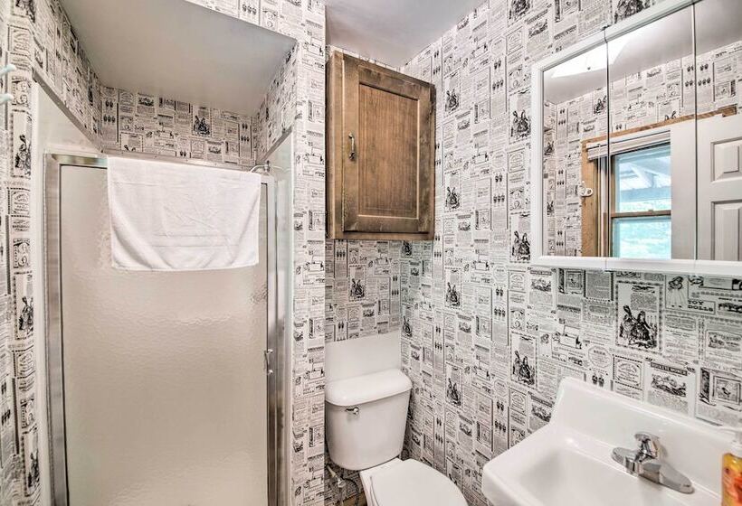 Waters Edge Retreat W/ Deck On Patoka Lake!