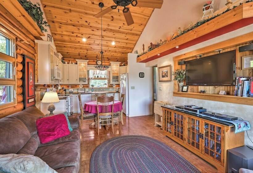 Quaint Williams Cabin Near Grand Canyon