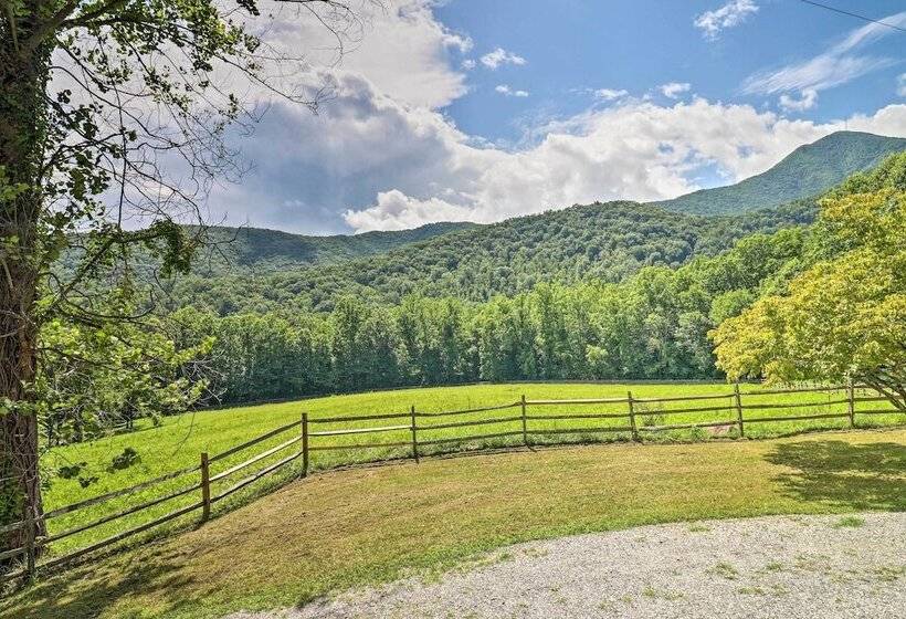 Candler Cabin W/ Deck & Mount Pisgah Views!