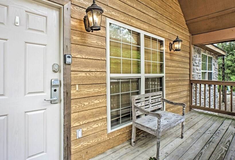 Branson West Retreat: 2 Suites W/ Ideal Location!