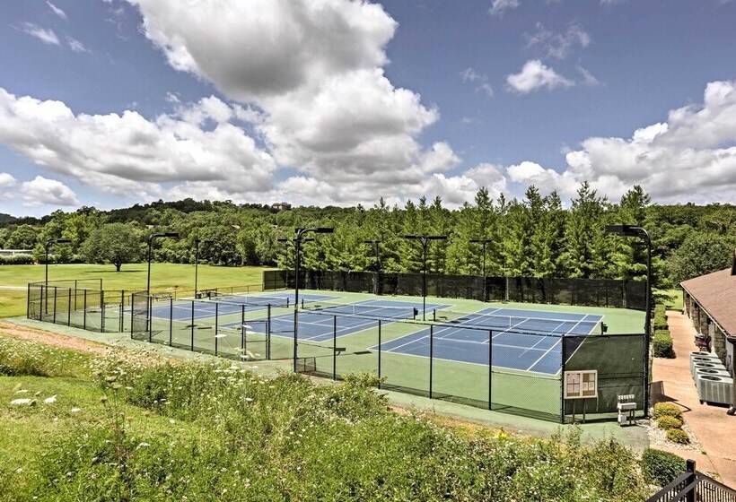 Branson West Retreat: 2 Suites W/ Ideal Location!