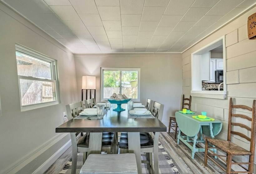 Bright Crystal River Home, Walk To Boat Ramp!