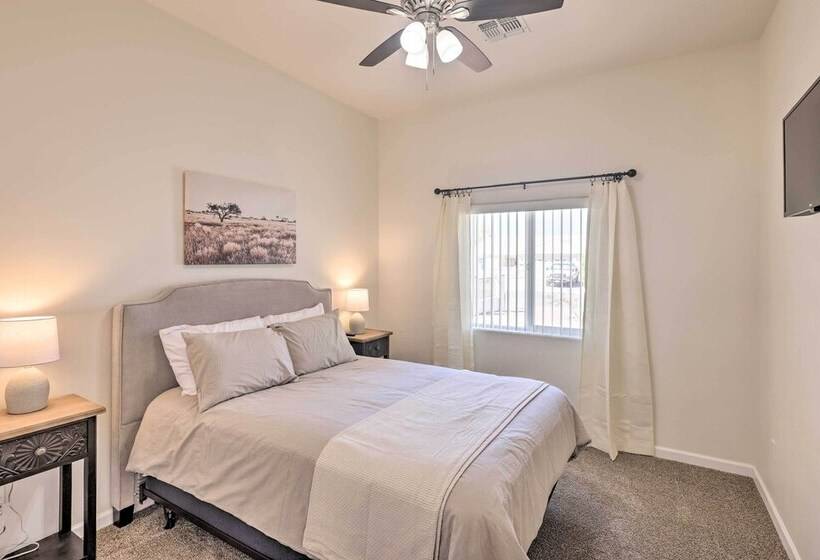 Bright Home W/ Yard, 4 Mi To Colorado River!