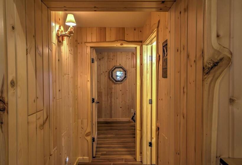 Cabin By The River: Visited By Treehouse Masters!