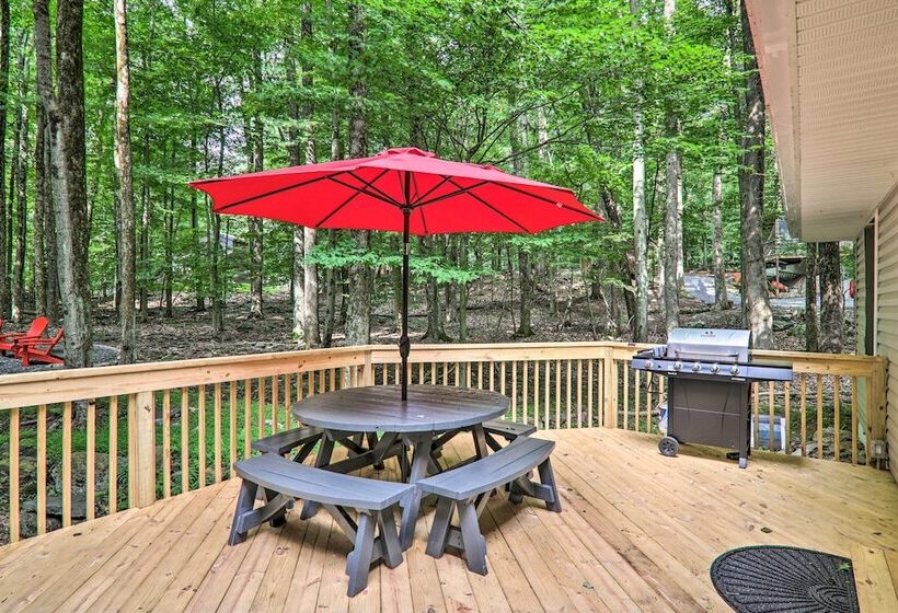 Sunroom, Fire Pit + Sauna: Lake Locust Village Gem