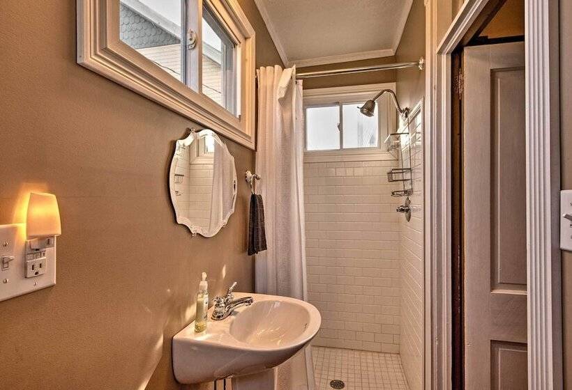 Victorian Home W/ Porch: 6 Mi To Hickory Run Park!