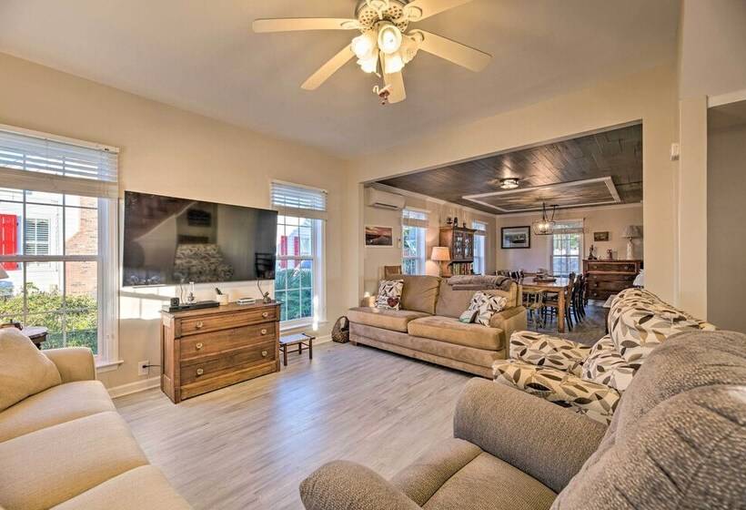 Charming Retreat W/ Water View, Walk To Downtown