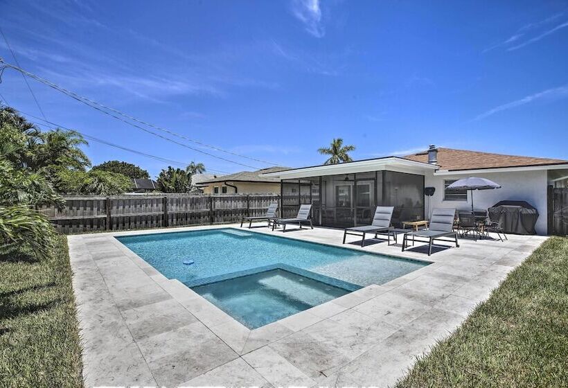 Chic Beach House With Lanai And Private Yard!