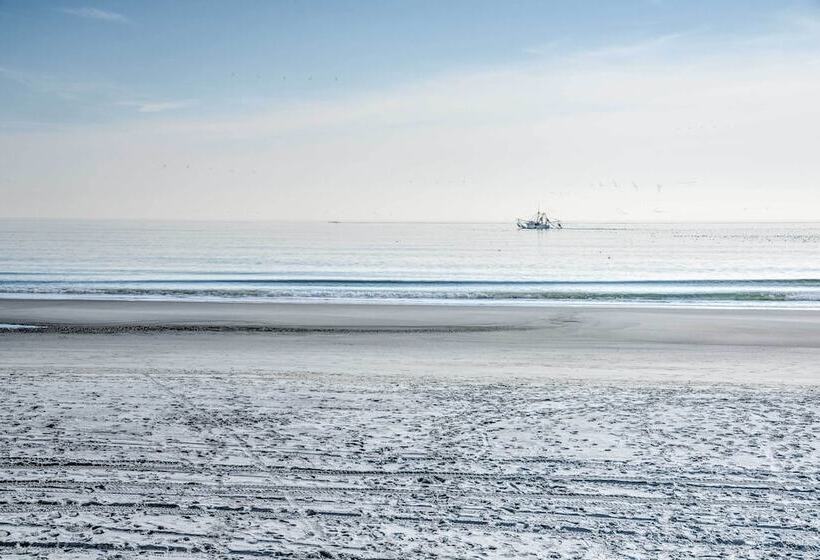 Below Deck  Beach House: Walk To The Ocean!