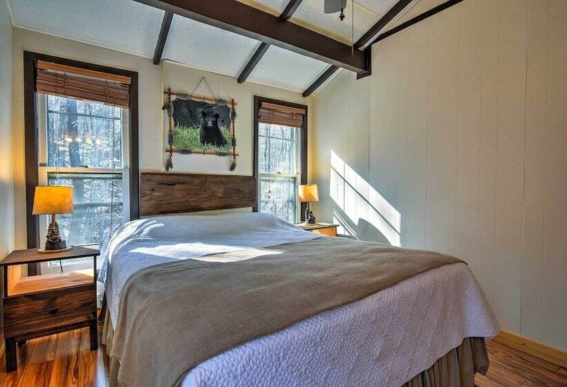 Cozy Beech Mountain Family Retreat W/ 2 Decks!