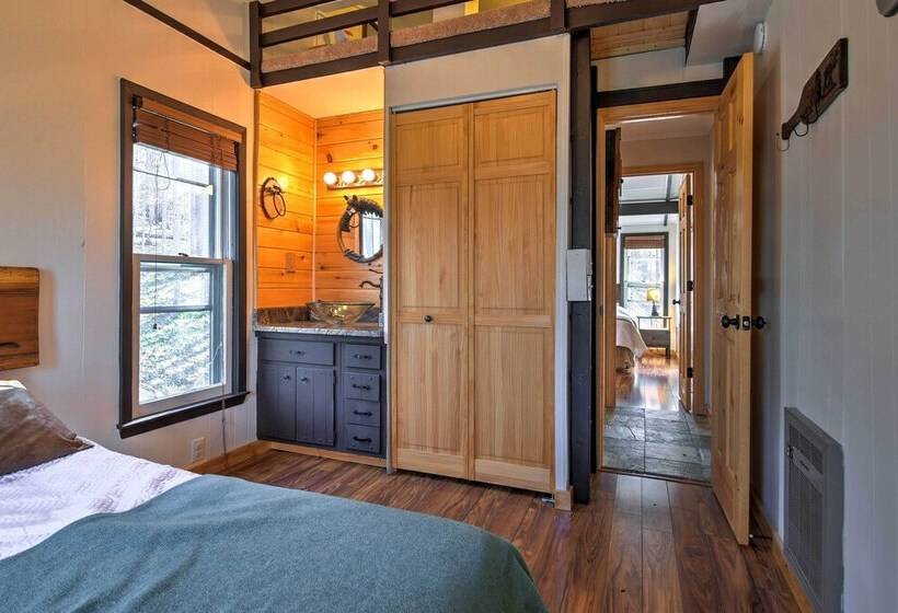 Cozy Beech Mountain Family Retreat W/ 2 Decks!