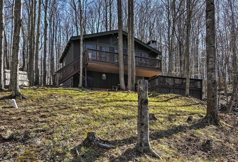 Cozy Beech Mountain Family Retreat W/ 2 Decks!